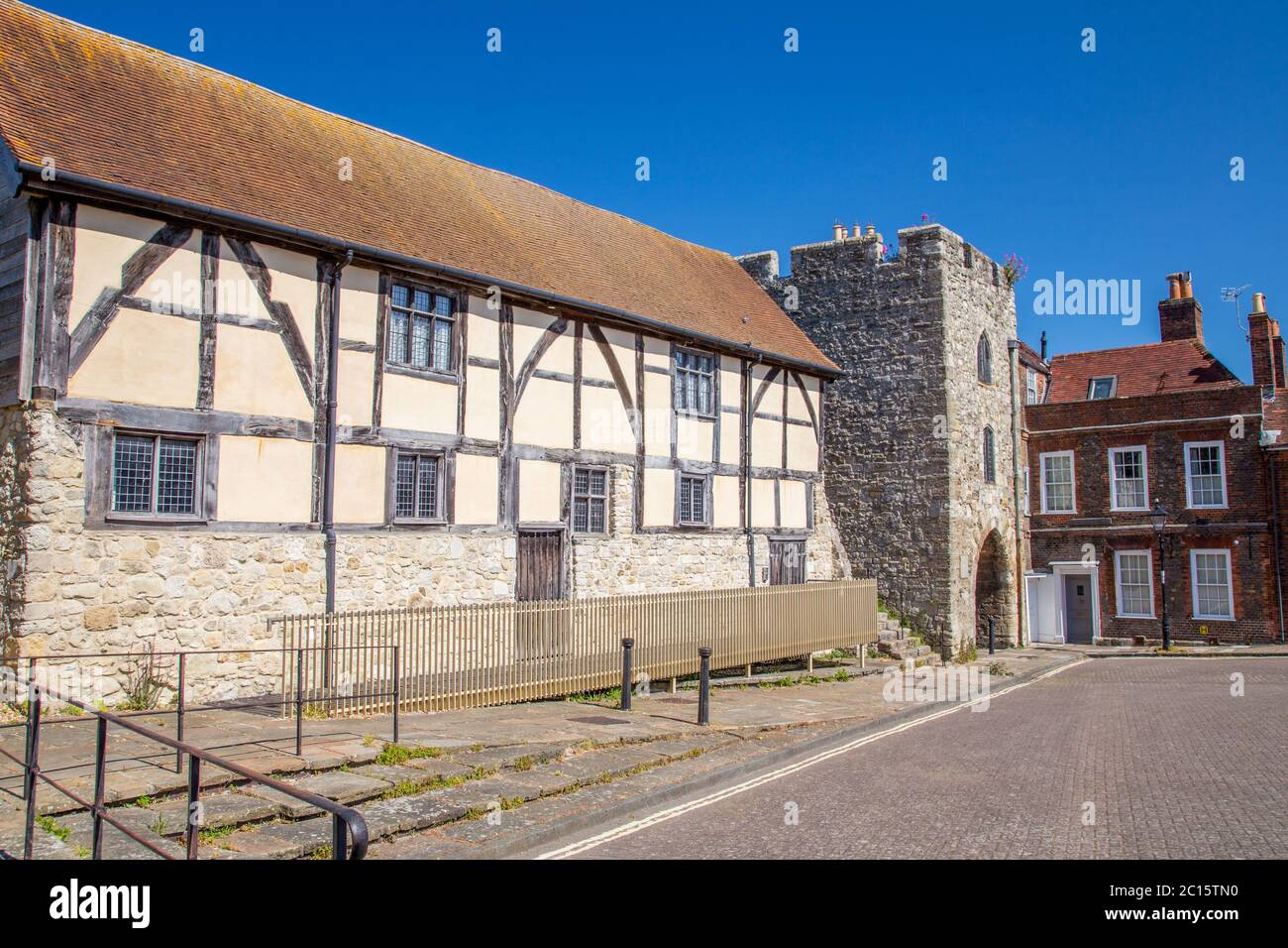 Westgate e westgate Hall, la porta delle mura della città, Southampton storico medievale, Regno Unito Foto Stock