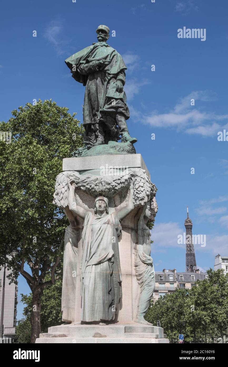 GALLIENI STATUA PLACE VAUBAN, PARIGI Foto Stock