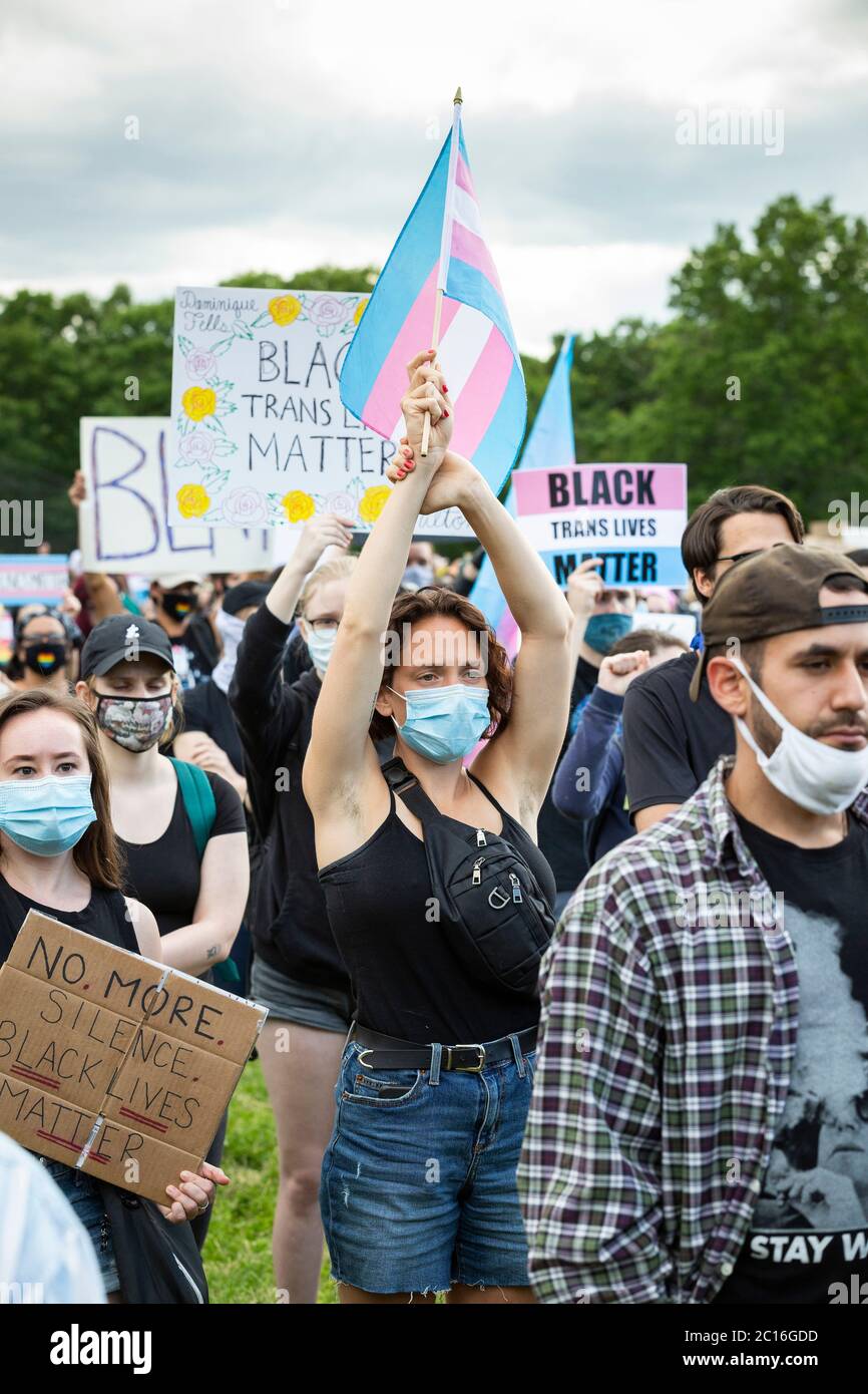 13 giugno 2020. Roxbury, Massachusetts. Migliaia di persone si sono riunite a Franklin Park per una veglia per sensibilizzare i cittadini sui diritti di transgender neri e raccogliere fondi per il Foto Stock