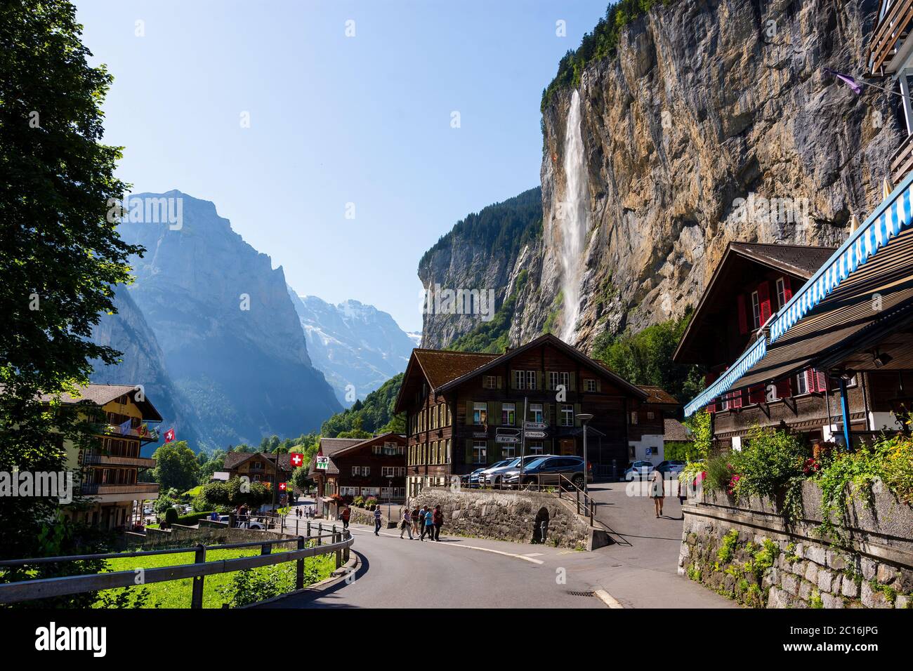 Lauterbrunnen villaggio svizzero, famosa destinazione nella regione dello Jungfrau, Oberland Bernese, Svizzera. Foto Stock