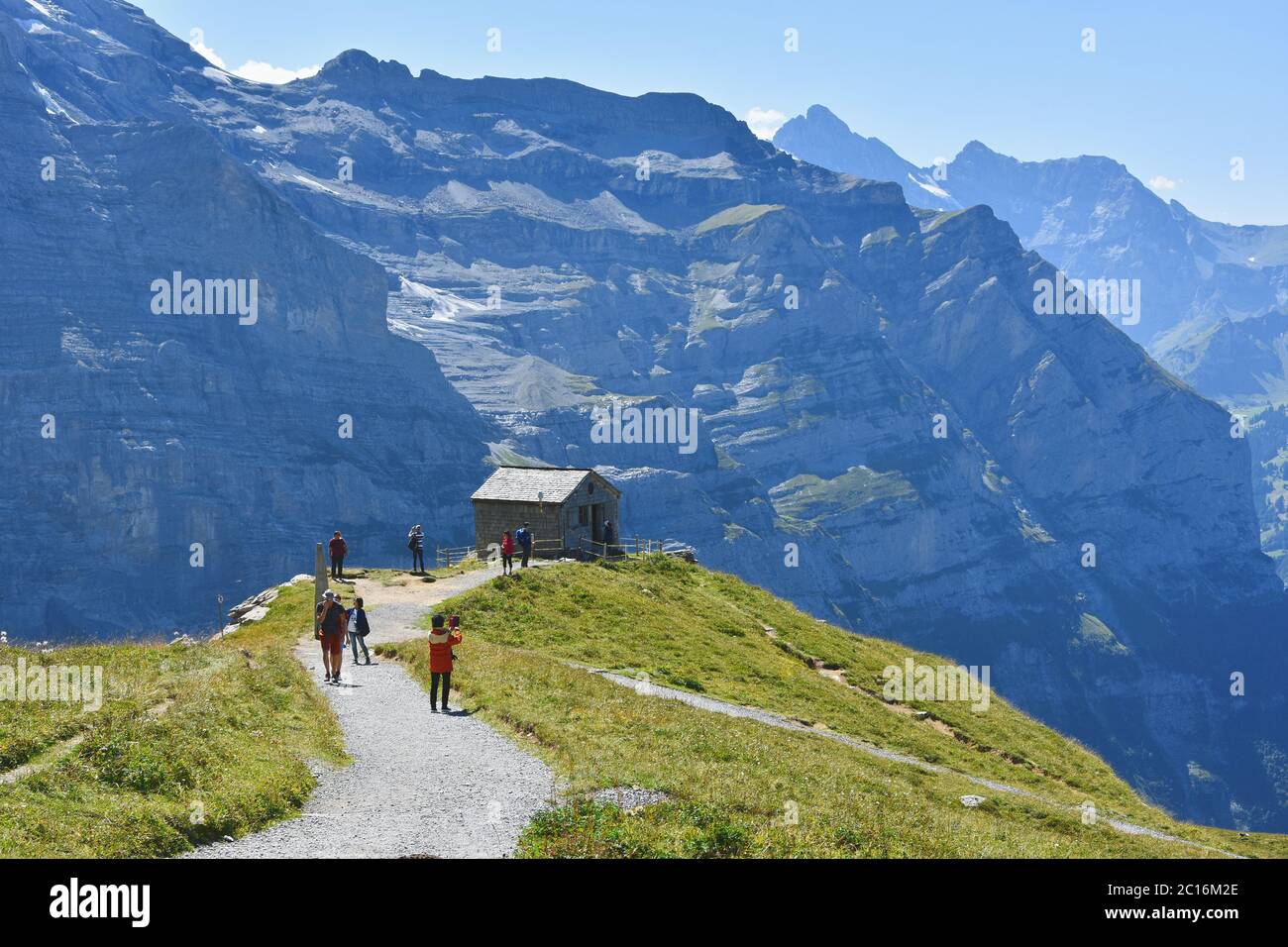 Escursioni a piedi a Eigergletscher, tra Kleine Scheidegg e Jungfraujoch (in alto Europa), Jungfrau, Oberland Bernese, Svizzera. Foto Stock