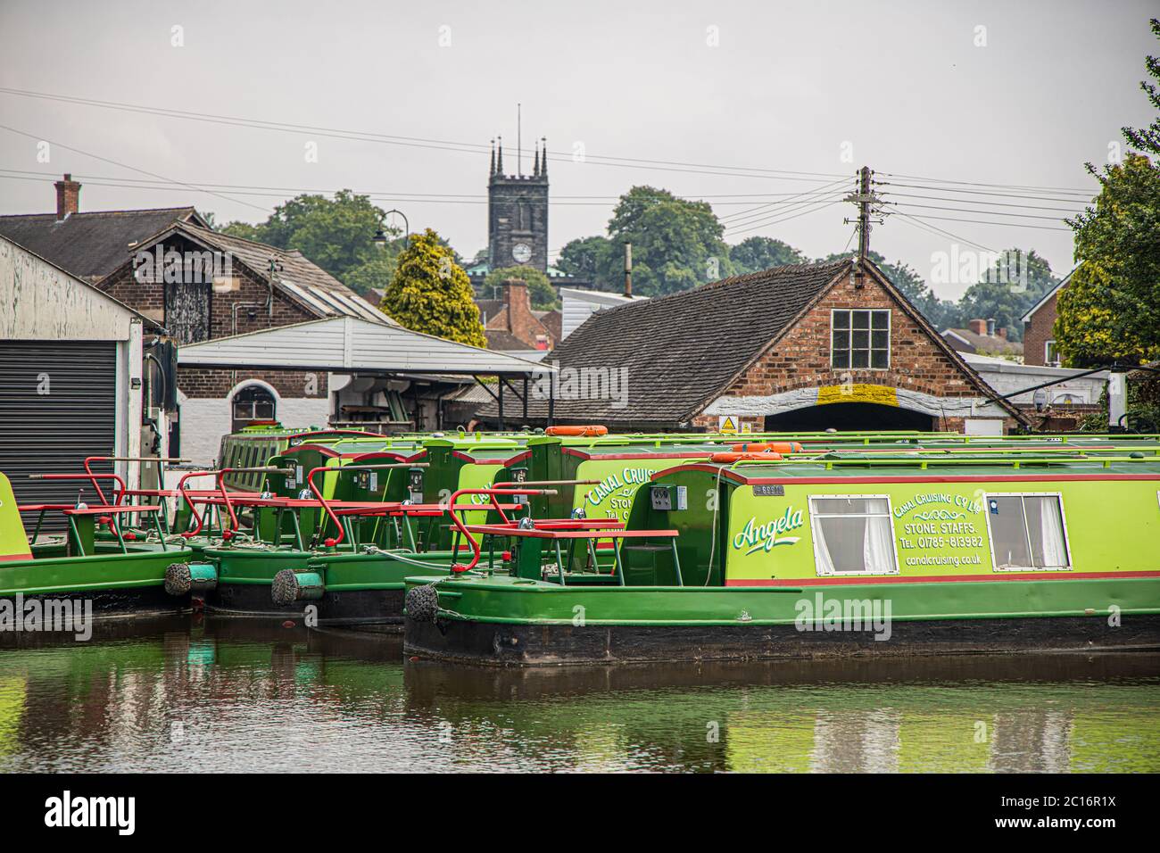 Il canale Trent e Mersey nello Staffordshire tra Stone e Meaford Foto Stock