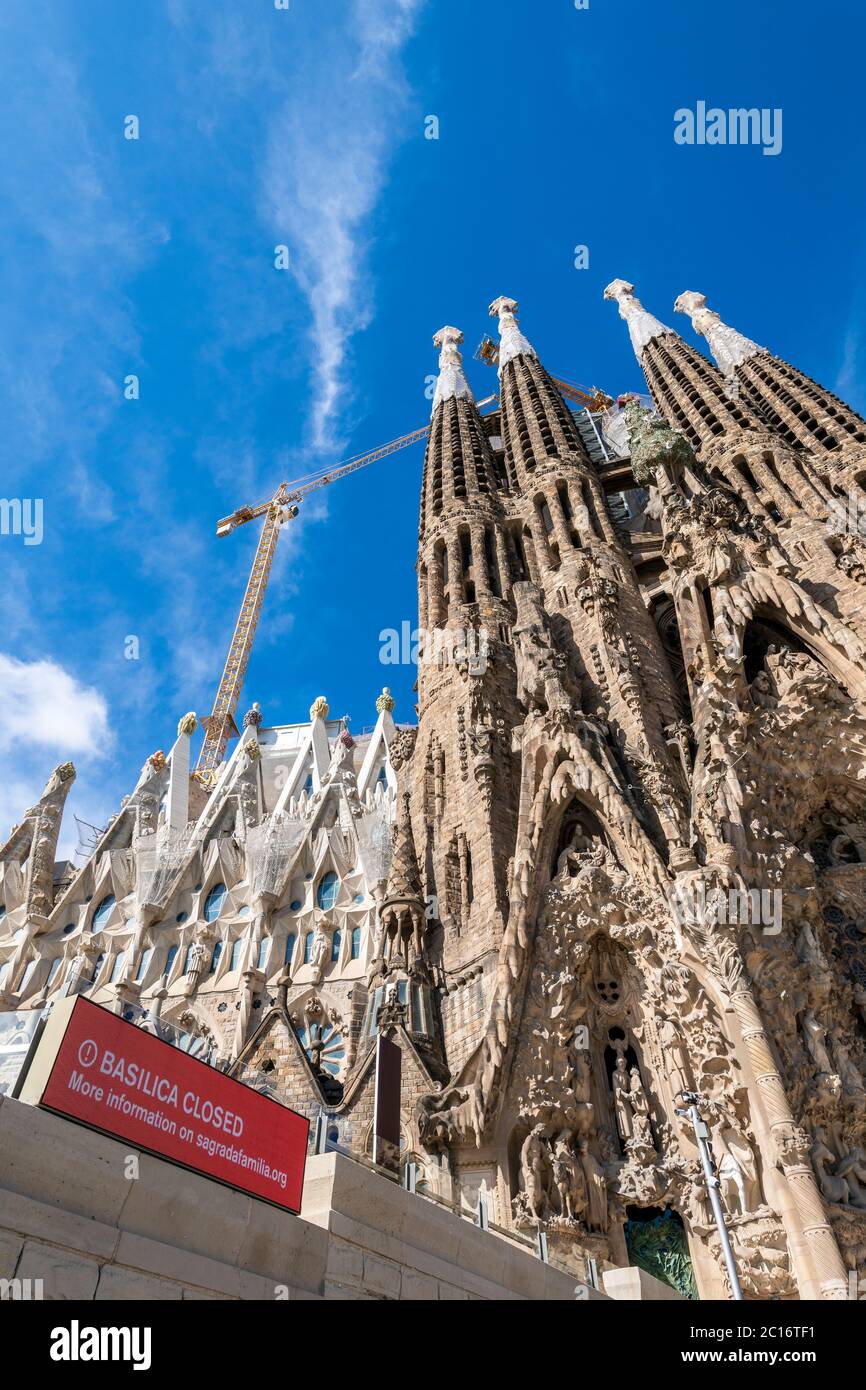 La chiesa della basilica della Sagrada Familia è chiusa ai visitatori a causa della pandemia del covid-19, Barcellona, Catalogna, Spagna Foto Stock