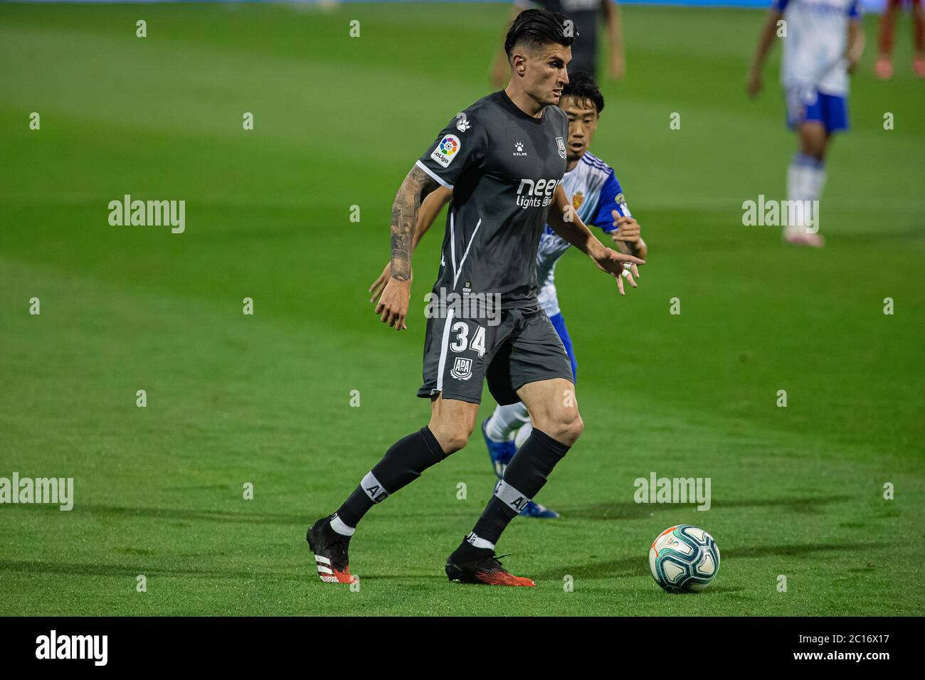 Saragozza, Spagna. 13 Giugno 2020. Luis Perea di Alcorcon (34) durante la Liga match tra Real Zaragoza e Alcorcon a la Romareda. (Foto di Daniel Marzo/Pacific Press) Credit: Pacific Press Agency/Alamy Live News Foto Stock