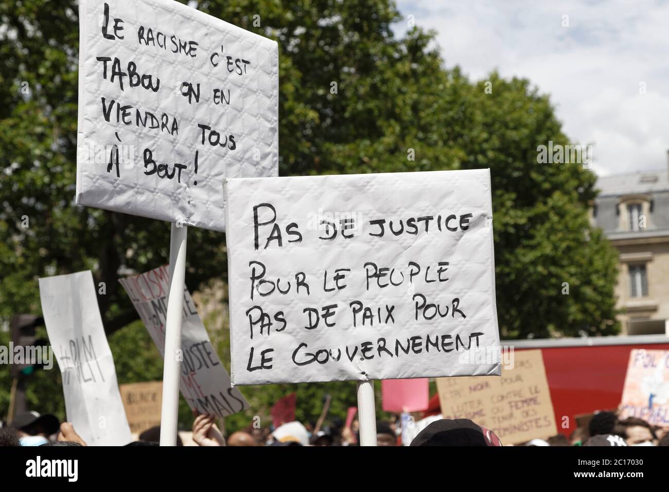 Parigi, Francia. 13 Giugno 2020. Manifestazione organizzata dal Comitato Adama per Adama Traore Place de la République il 13 giugno 2020 a Parigi. Foto Stock