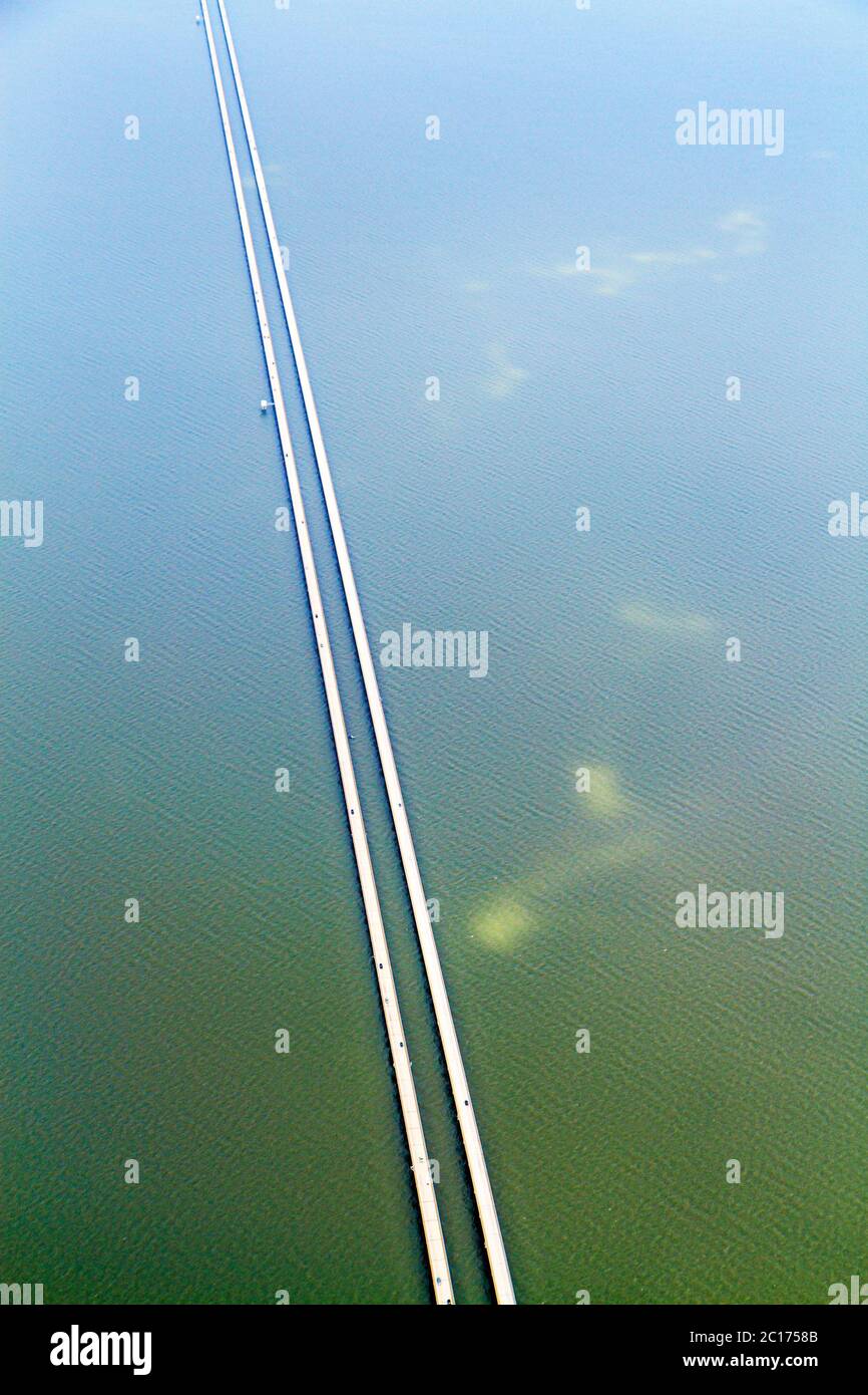 New Orleans Louisiana, Lake Pontchartrain Causeway, vista aerea dall'alto, vista, il ponte più lungo del mondo, prospettiva, linea, lunghezza, distanza, acqua, h Foto Stock
