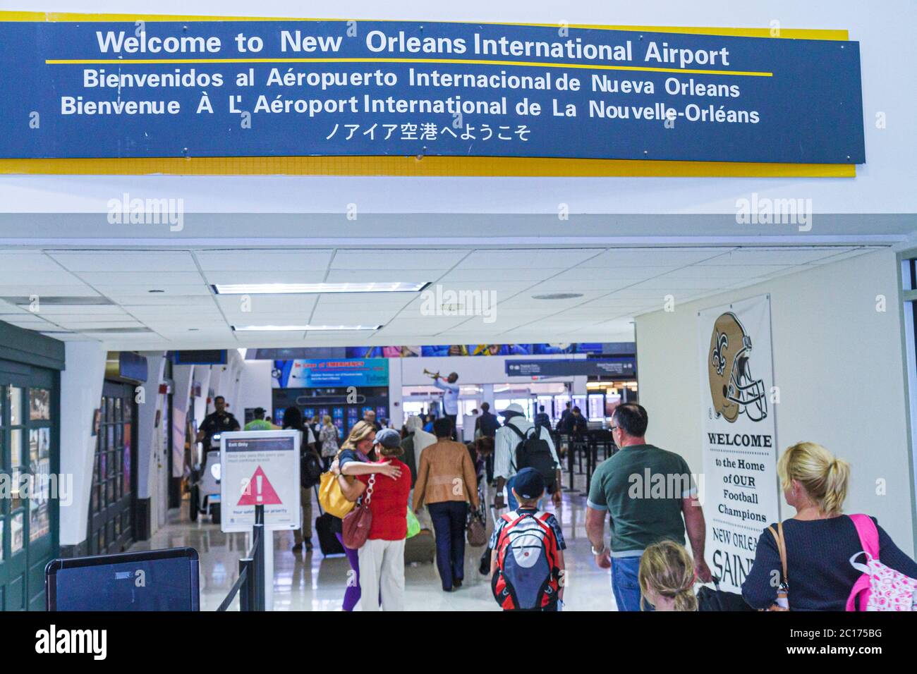 New Orleans Louisiana, Louis Armstrong New Orleans International Airport, MSY, terminal, cartello, benvenuto, multilingue, spagnolo, inglese, francese, giapponese, passeng Foto Stock