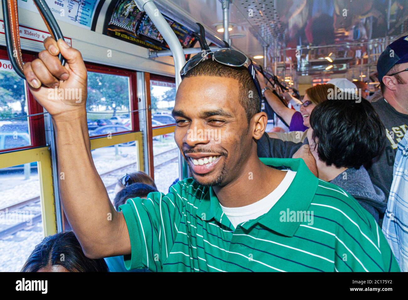 New Orleans Louisiana,Regional Transit Authority,RTA,Riverfront Streetcar Line,tram,tram,tram,trolley,uomo nero uomo maschio adulti,passeggero passeggeri pilota Foto Stock