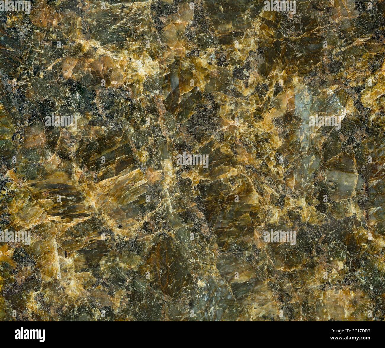 Dettaglio in primo piano di texture, motivo o sfondo di granito Uba Tuba marrone scuro e verde Foto Stock