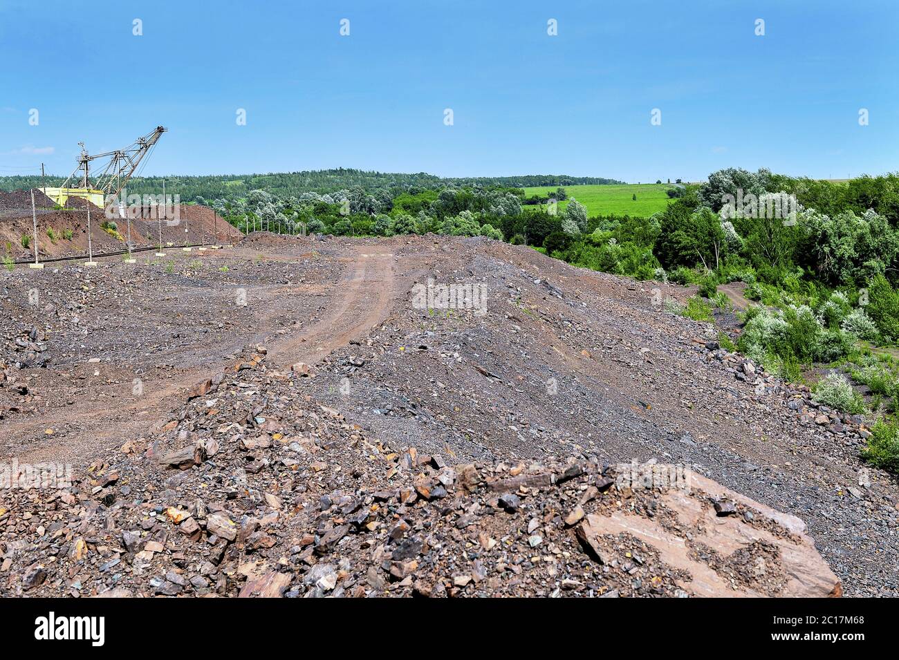 Escavatore a macchina di scavo Lavori di movimento terra in cava Foto Stock