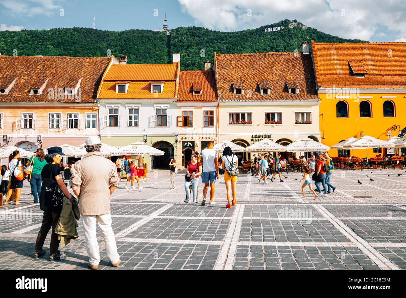 Brasov, Romania - 24 luglio 2019 : Piazza medievale del Consiglio della città vecchia Foto Stock