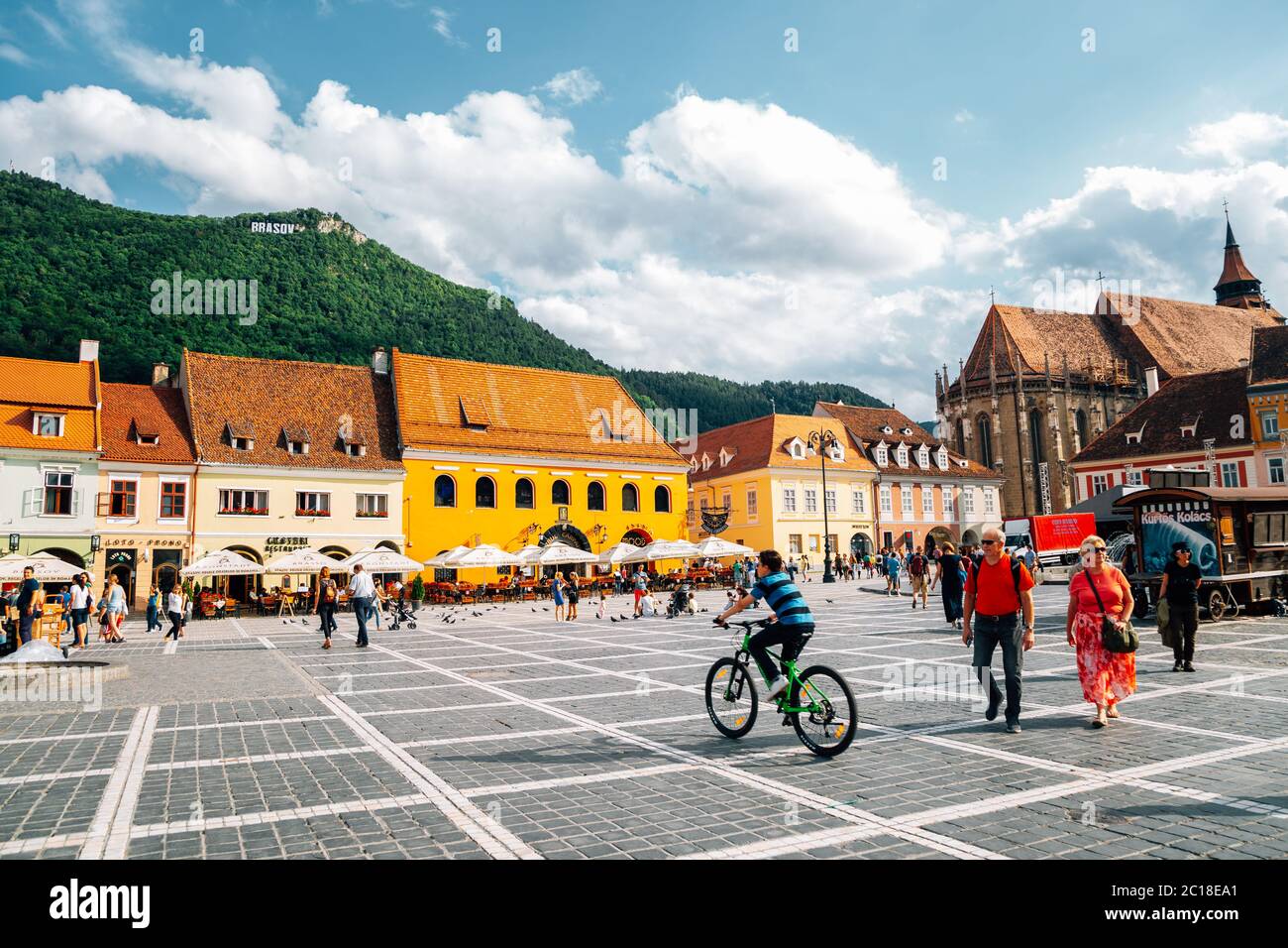 Brasov, Romania - 24 luglio 2019 : Piazza medievale del Consiglio della città vecchia Foto Stock
