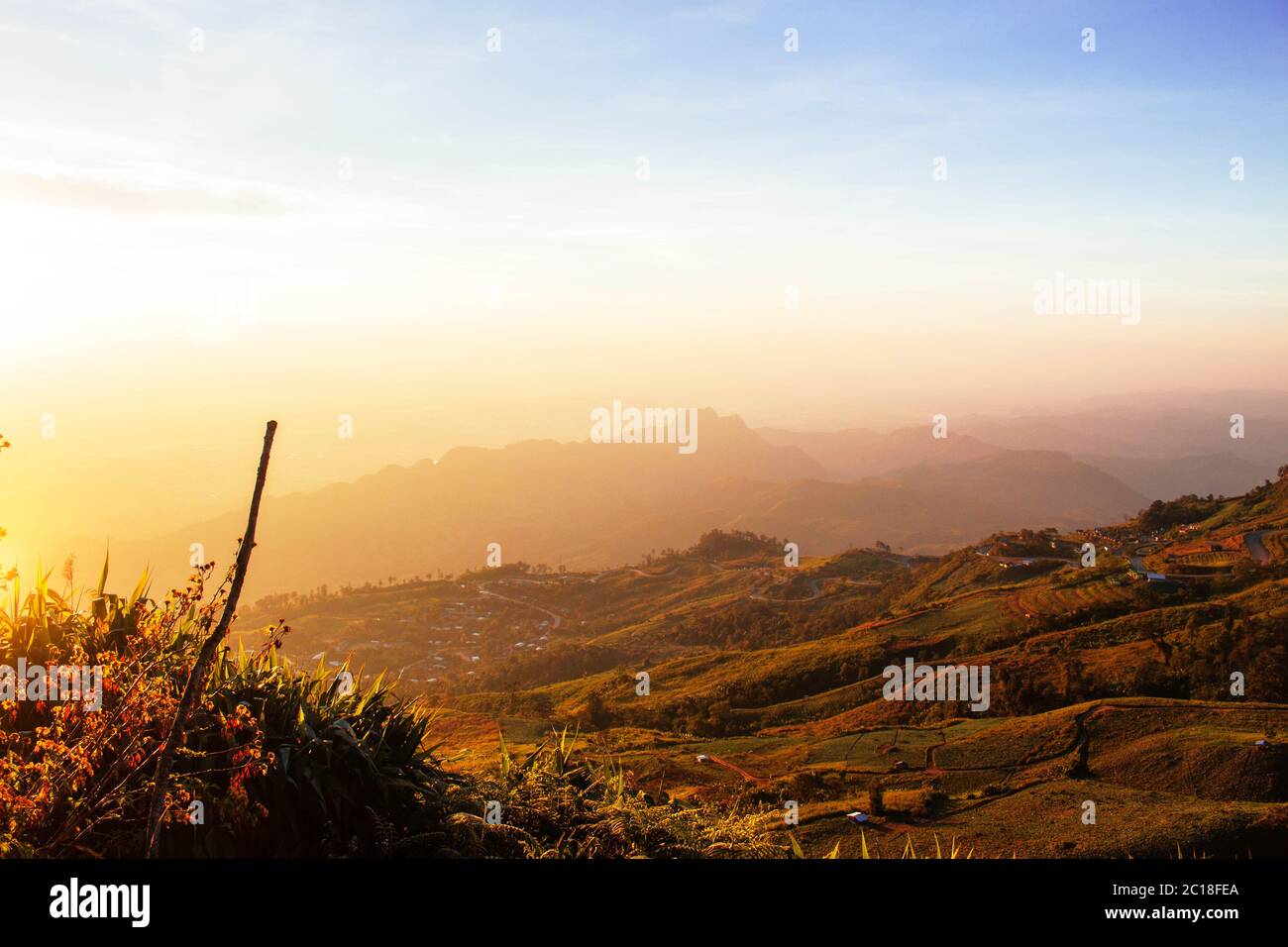 Il sole del mattino in montagna Foto Stock