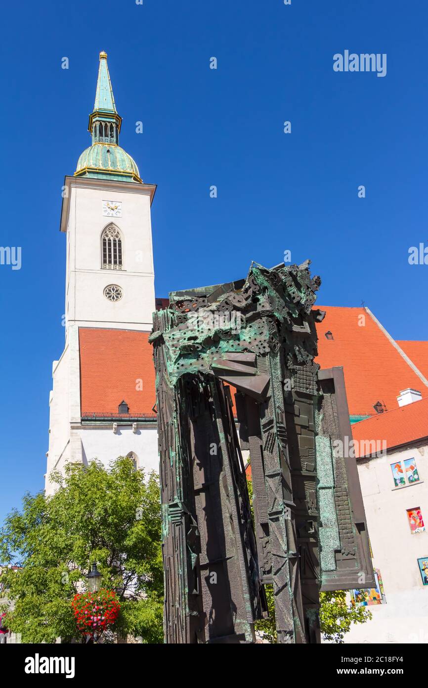 La storica cattedrale di San Martino si trova nel centro storico di Bratislava, Slovacchia Foto Stock