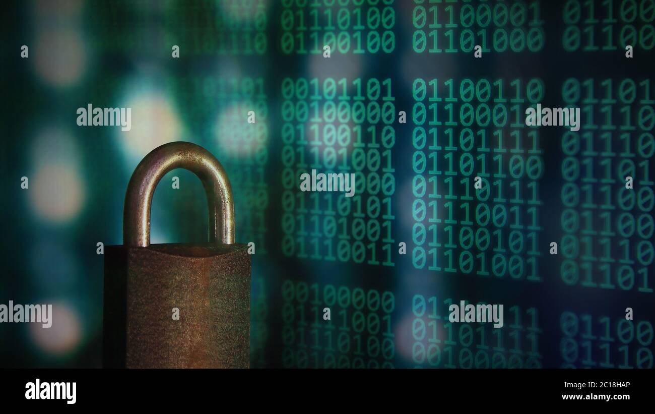 protetto da password. lucchetto in metallo su codice binario in formato digitale a matrice a esposizione multipla. protezione dei dati virus e data mining gratis e internet Foto Stock