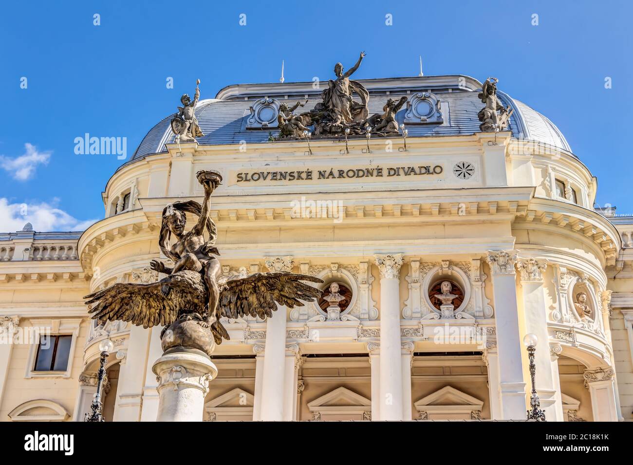 L'antico edificio del Teatro Nazionale Slovacco a Bratislava, Slovacchia Foto Stock