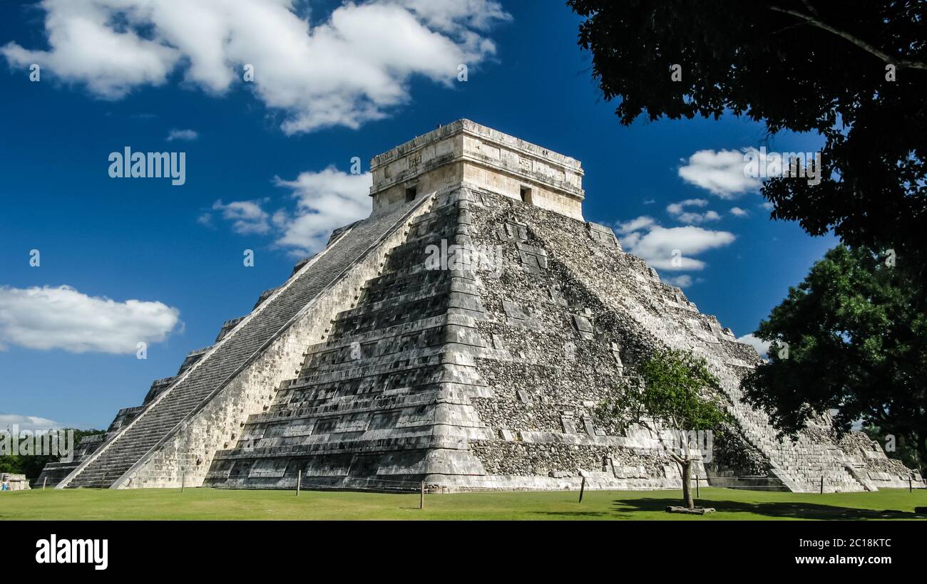 Piramide di Kukulkan nella città di Chichen Itza maya, Yucatan Messico Foto Stock