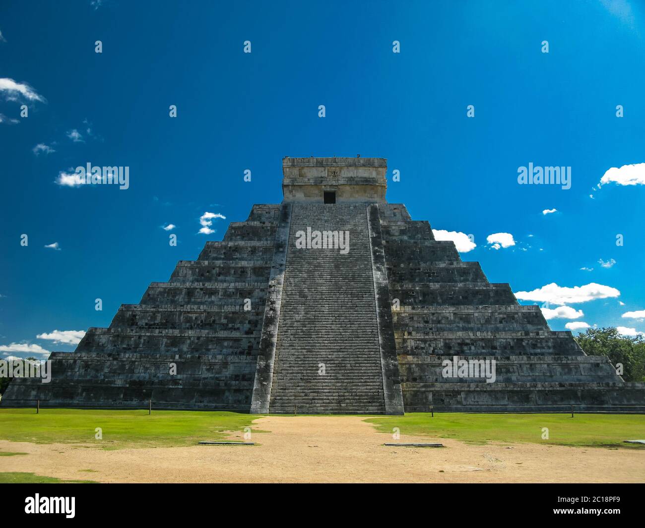 Piramide Kukulkan nella vecchia città di Chichen Itza, Yucatan Messico Foto Stock