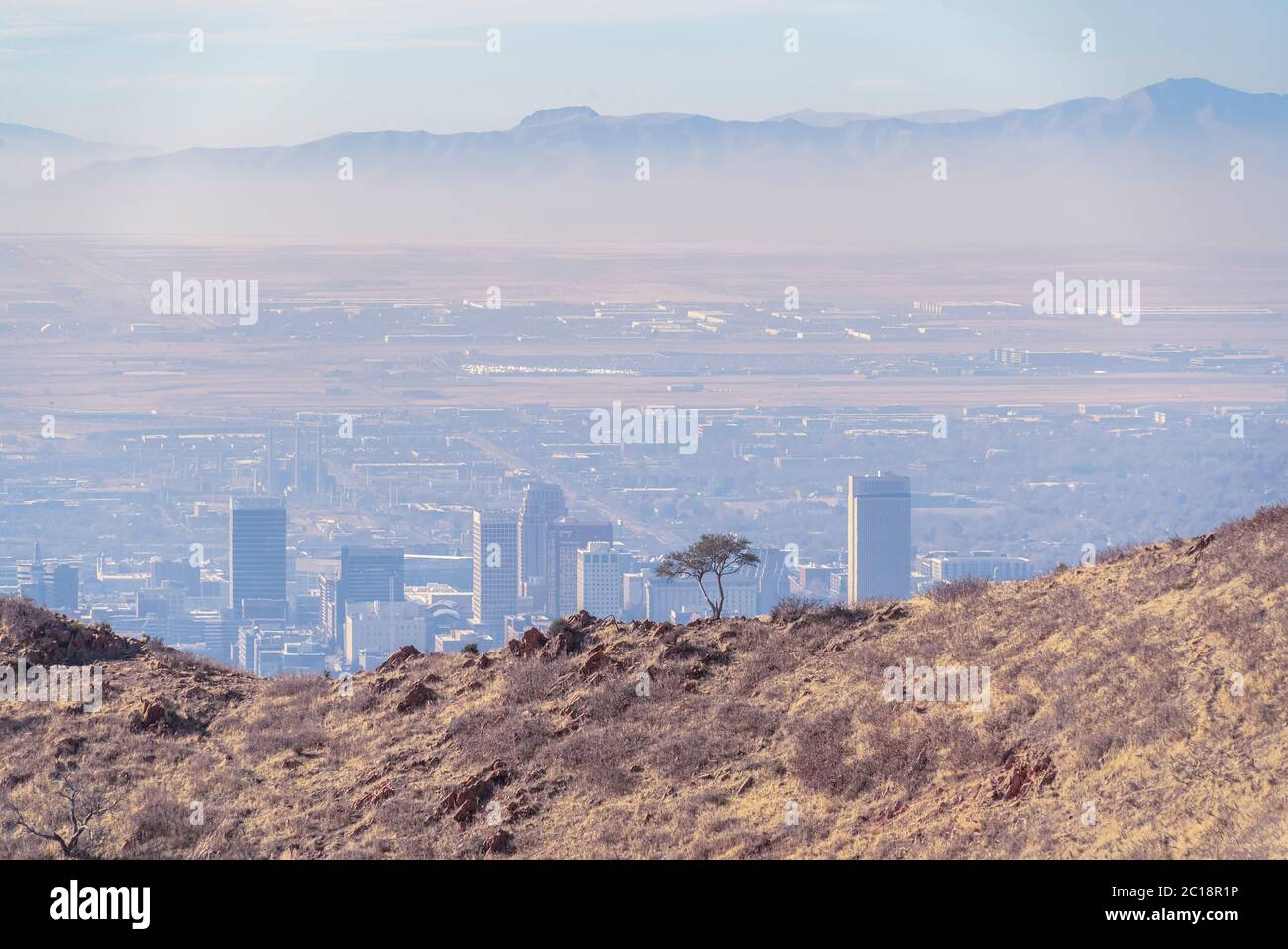 Vista sulle montagne con vista sulla luce diurna di Salt Lake City Foto Stock