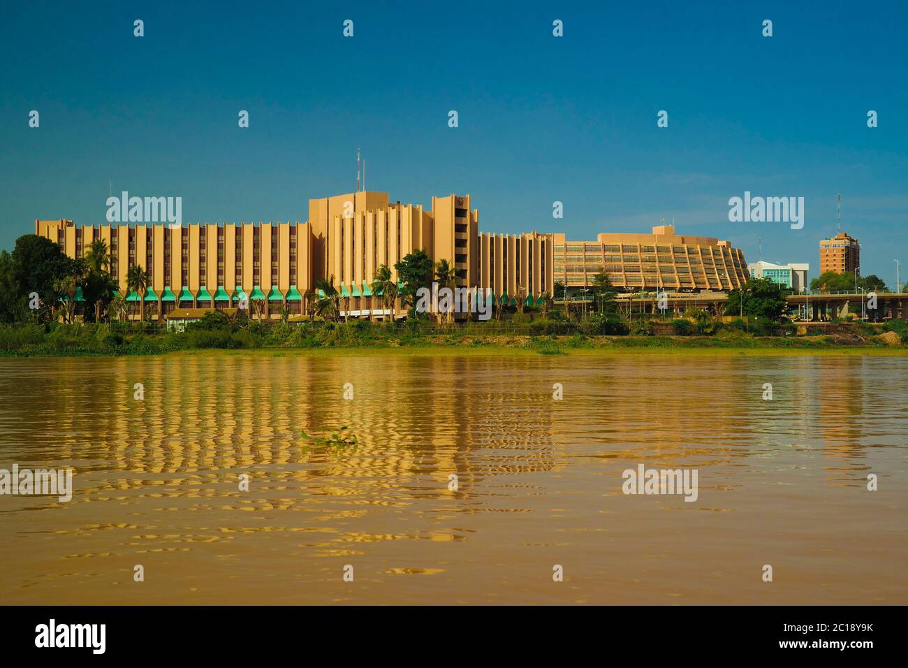 Vista sul fiume Niger e sulla città di Niamey, sull'Hotel Gaweye, su Niamey Niger Foto Stock