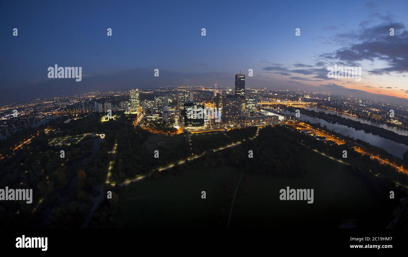 Vienna dall'alto di notte Foto Stock