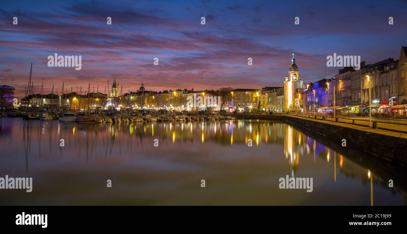 La Rochelle - Porto di notte con bellissimo tramonto Foto Stock