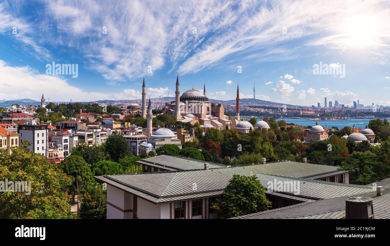 Complesso di Hagia Sophia e tetti di Istanbul, Turchia Foto Stock