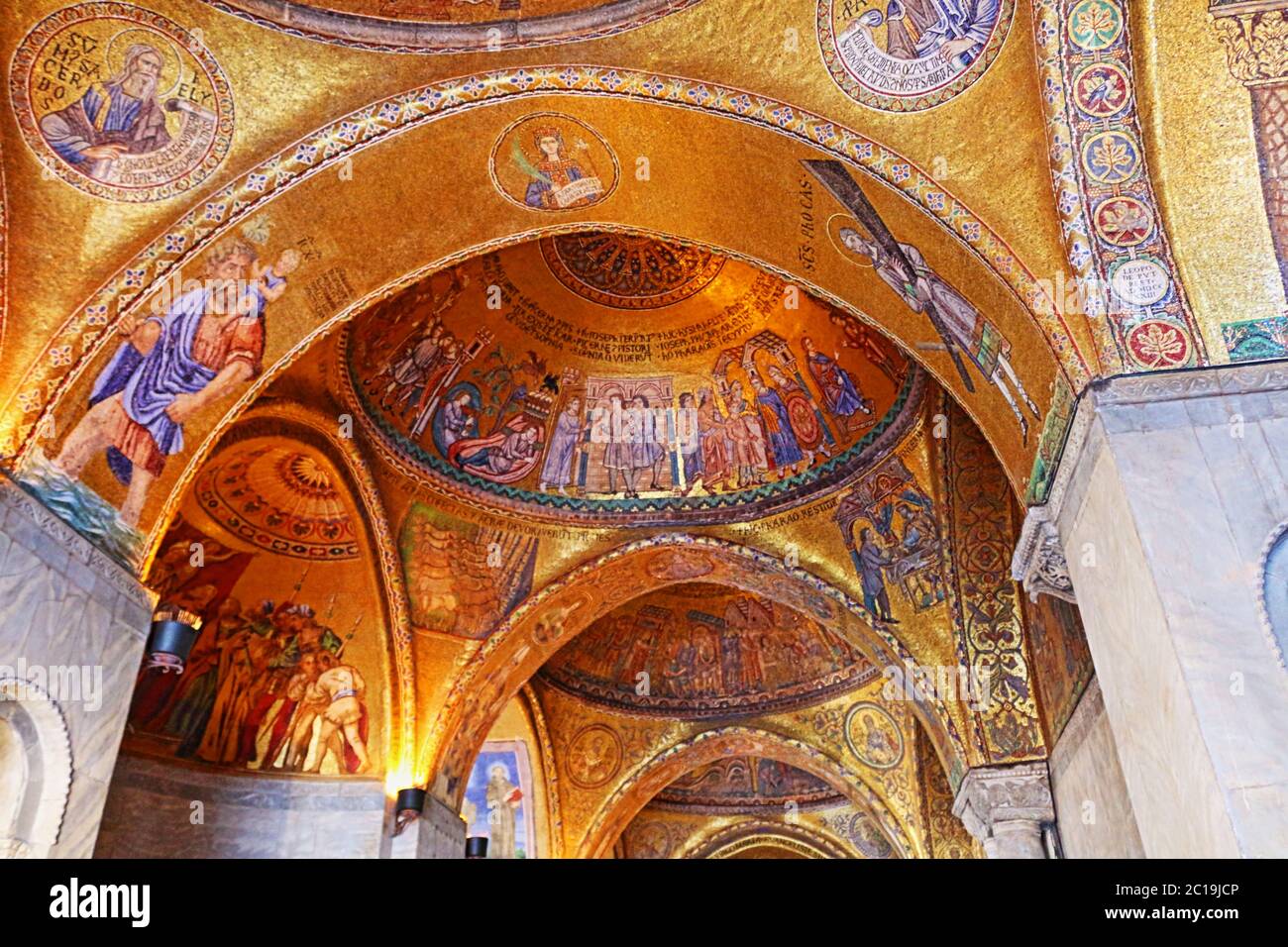 Basilica di San Marco Venezia - panoramica dei mosaici, i piani