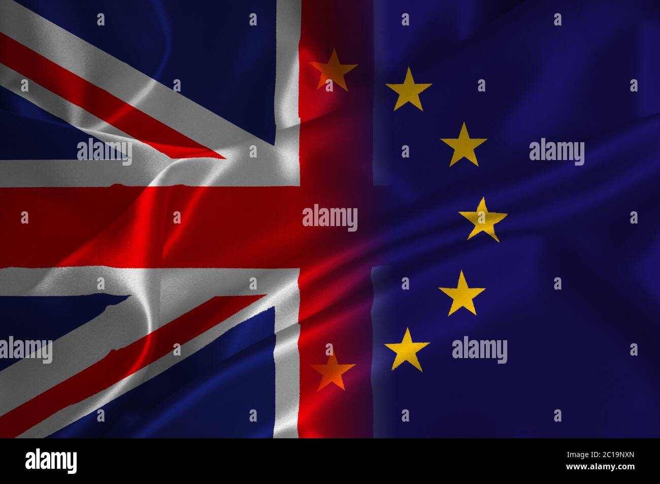 Bandiera dell'UE e bandiera del Regno Unito su tessitura satinata Foto Stock