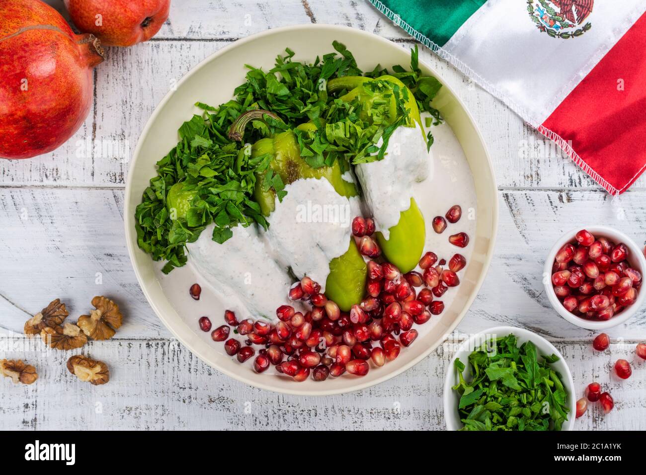 Chiles en nogada, cibo messicano Foto Stock