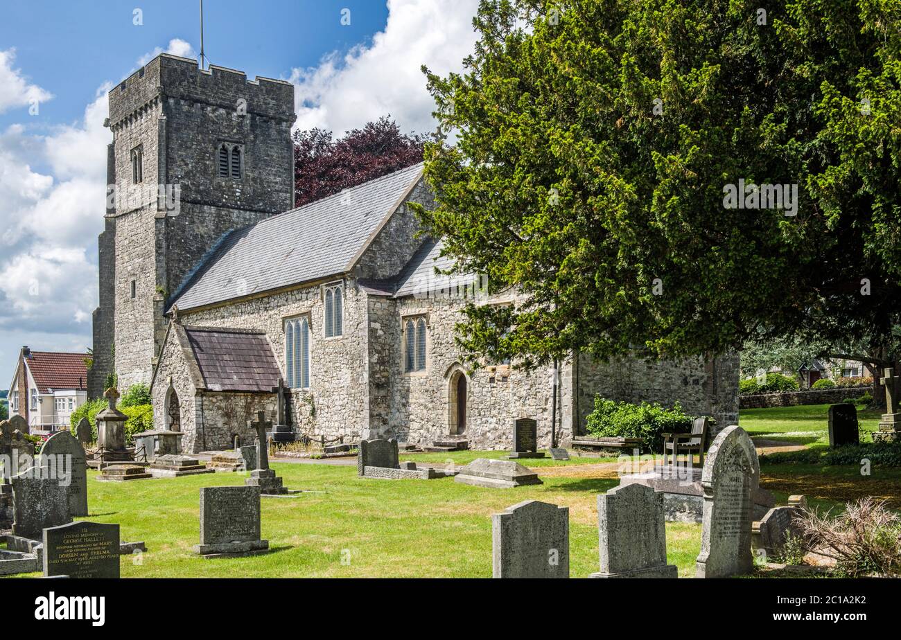 La chiesa di San Pietro in Peterston Super Ely, Llambedr-y-fro, nella vale di Glamorgan nel Galles del sud. Peterston è un grazioso villaggio rurale Foto Stock