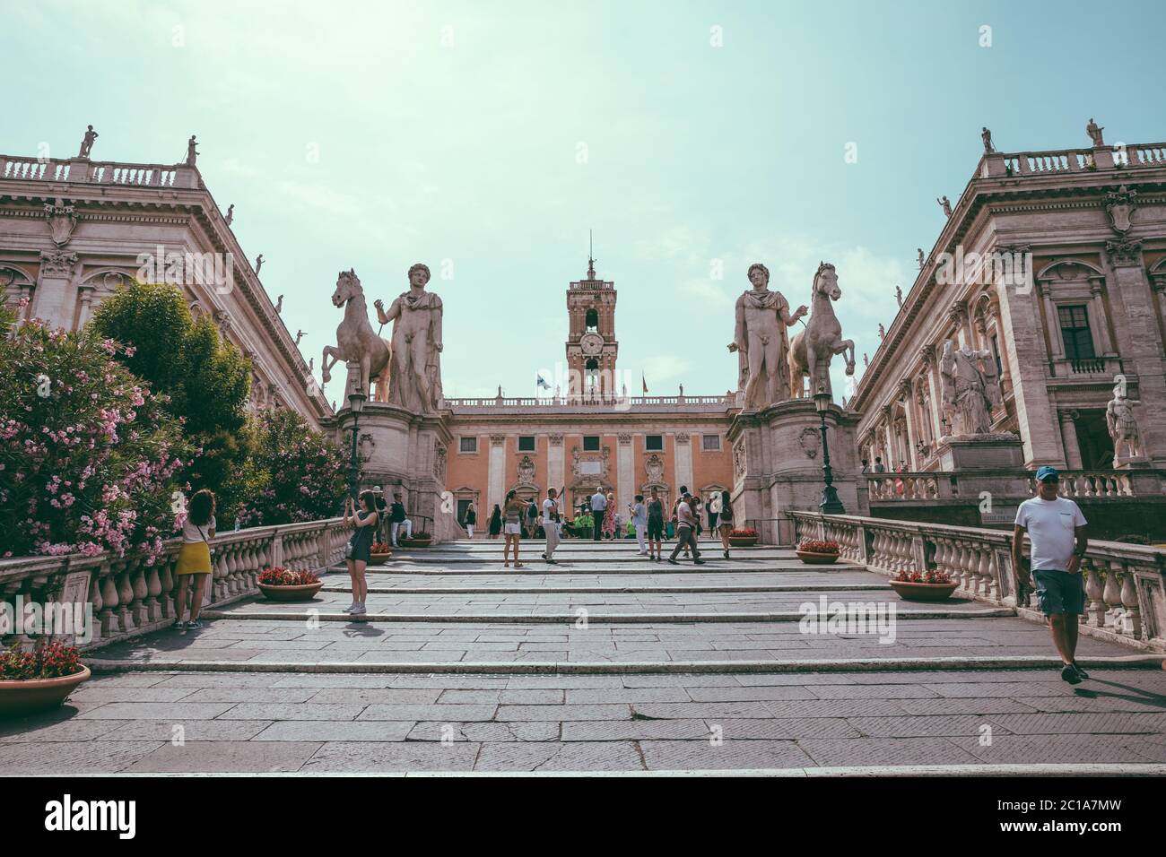 Roma, Italia - 23 Giugno 2018: vista panoramica del Capitolium o il Campidoglio è uno dei sette colli di Roma e la statua equestre di Marco Aurelio è Foto Stock