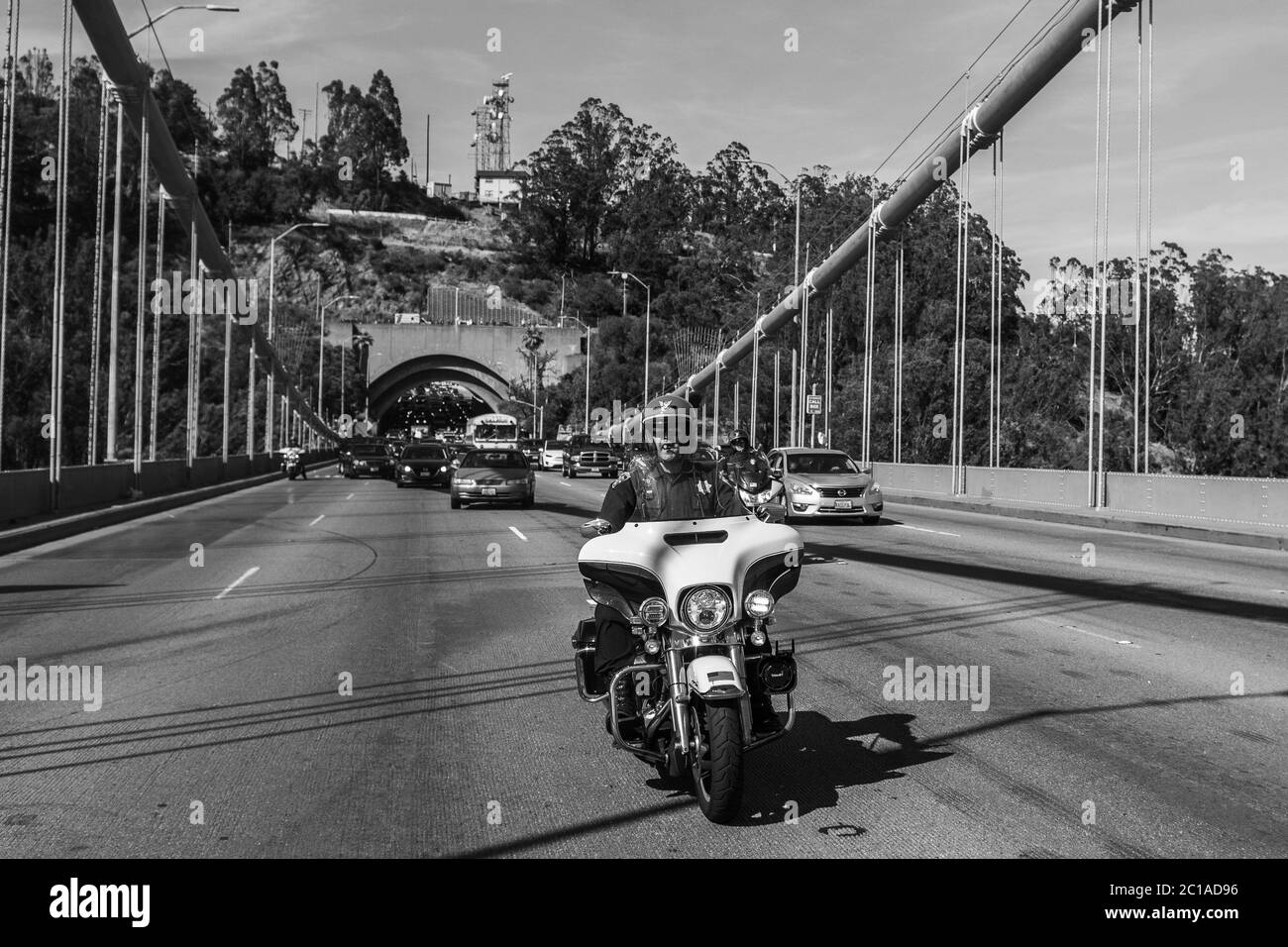 San Francisco, California. 14 Giugno 2020. I manifestanti hanno chiuso la direzione ovest del Bay Bridge verso San Francisco, California, il 14 giugno 2020 dopo la morte di George Floyd. Credit: Chris Tuite/spazio immagini/Media Punch/Alamy Live News Foto Stock