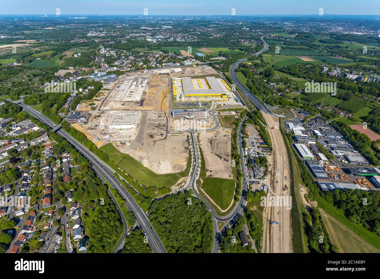 Fotografia aerea, nuovo edificio DHL Logistik Paketzentrum, ex sito Opel, ex edificio dell'amministrazione Opel, distretto Laer, Bochum, zona Ruhr, No Foto Stock