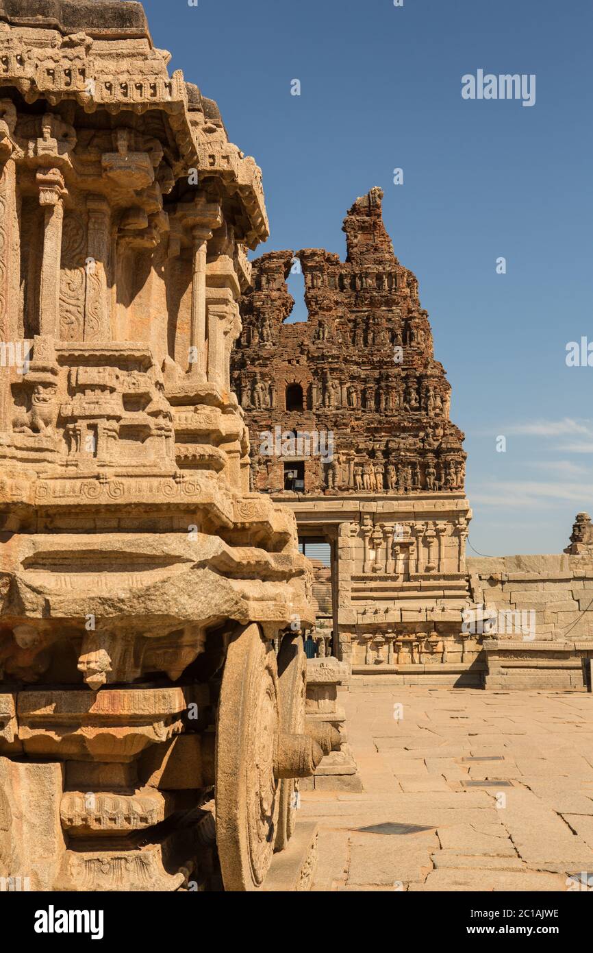 Indiano turistico punto di riferimento fra le antiche rovine di Hampi. Hampi Bazaar, Hampi, Karnataka, India Foto Stock