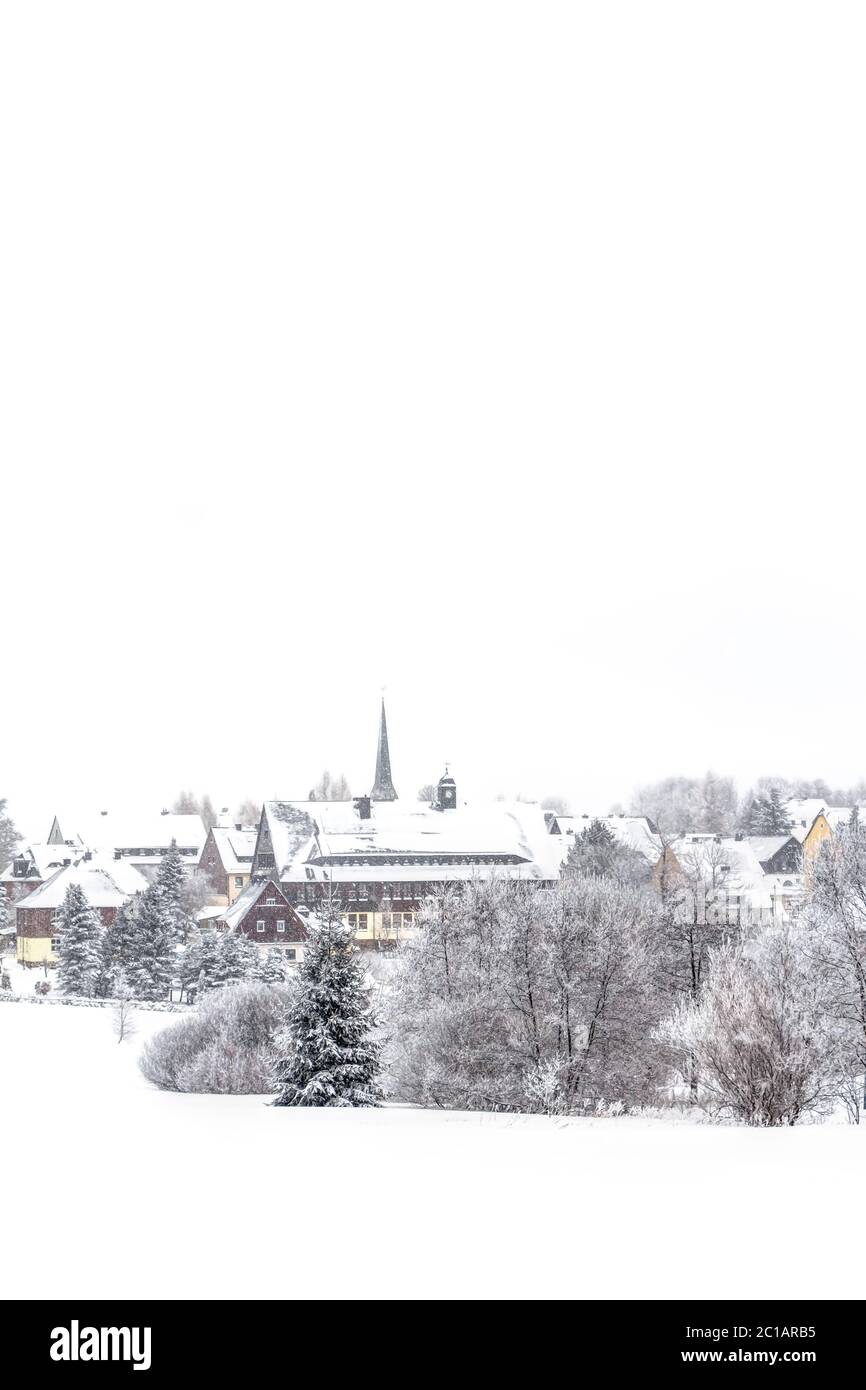 Città di Altenberg in un paesaggio innevato in inverno Foto Stock