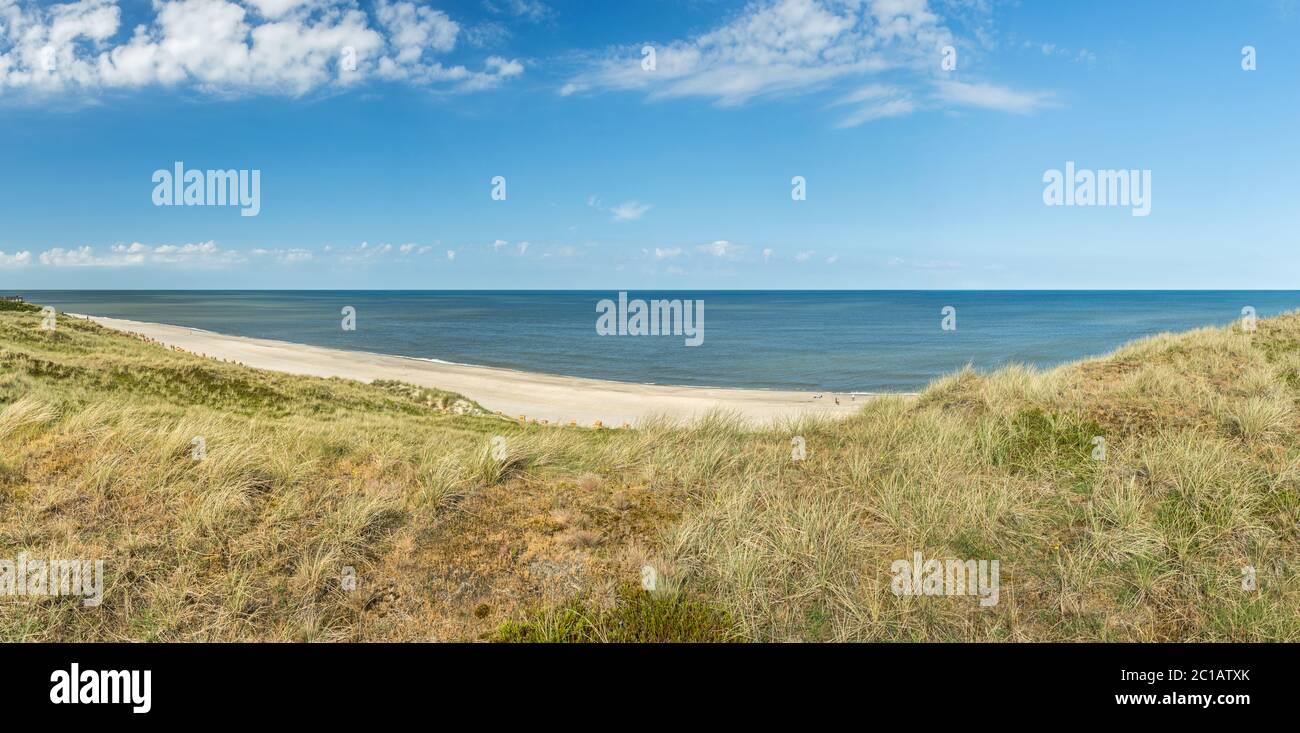 Panorama ad altissima risoluzione di dune, spiaggia e oceano sull'isola di Sylt nella Germania settentrionale Foto Stock