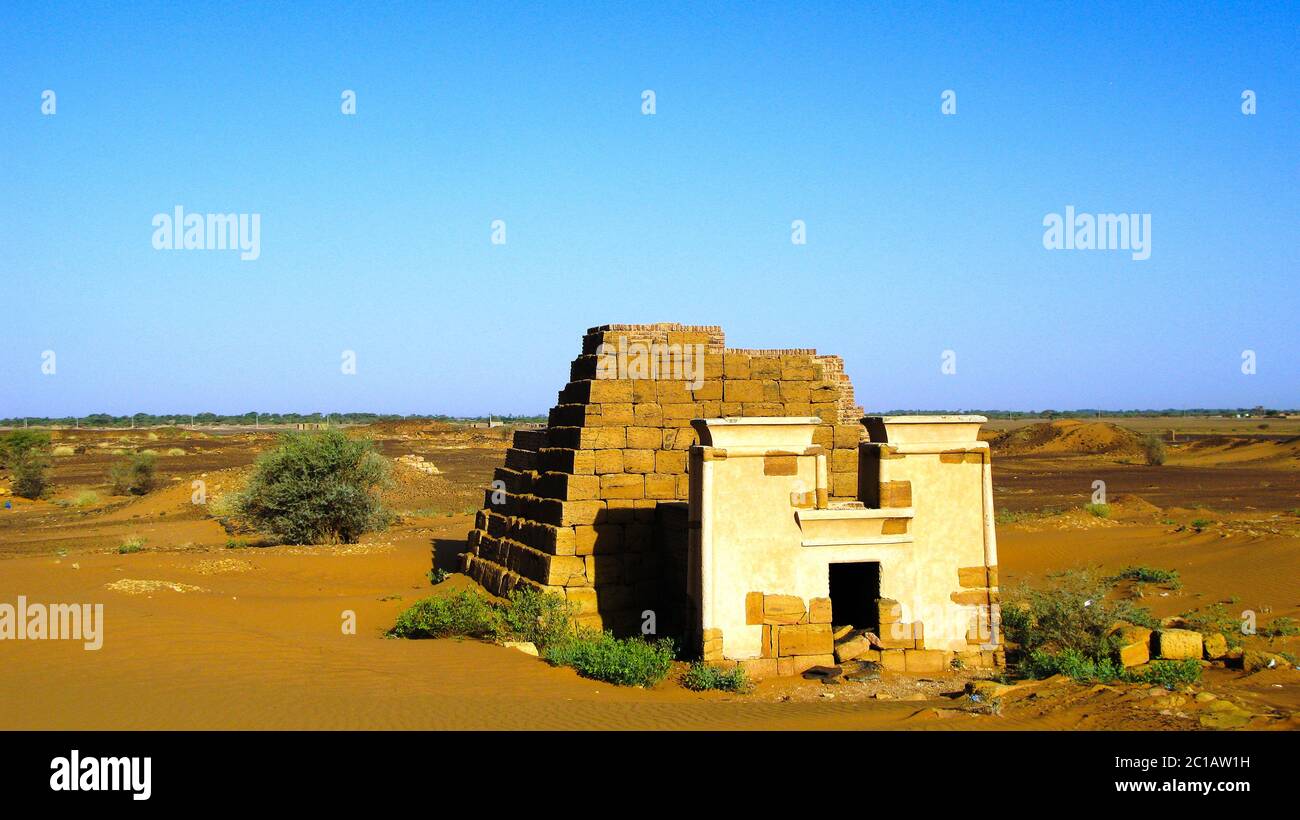 Panorama di Meroe Piramidi nel deserto a sunrise in Sudan, Foto Stock