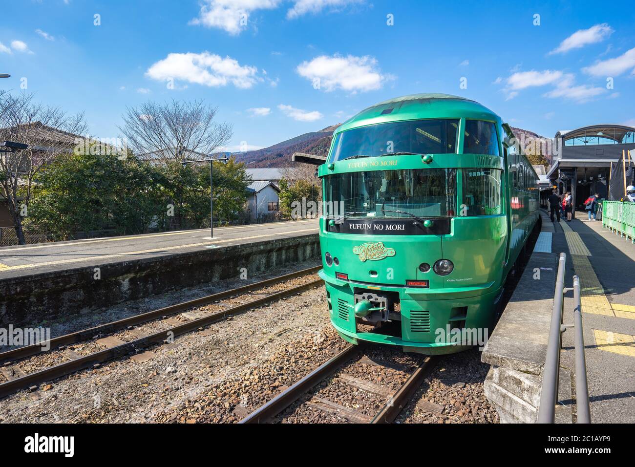 I treni espressi Yufuin no Mori sono limitati e gestiti dalla Kyushu Railway Company (JR Kyushu) che opera Foto Stock