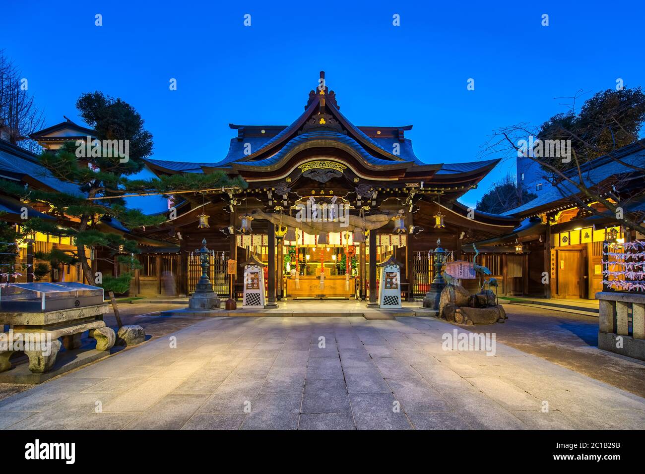 Santuario di Kushida a Hakata, Fukuoka, Giappone di notte Foto Stock