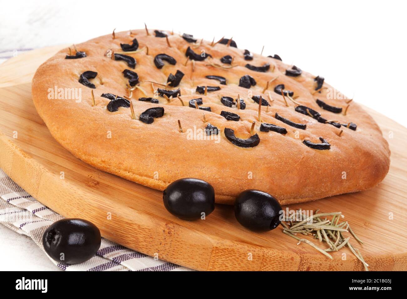 Foccacia italiano Pane con olive nere. Foto Stock