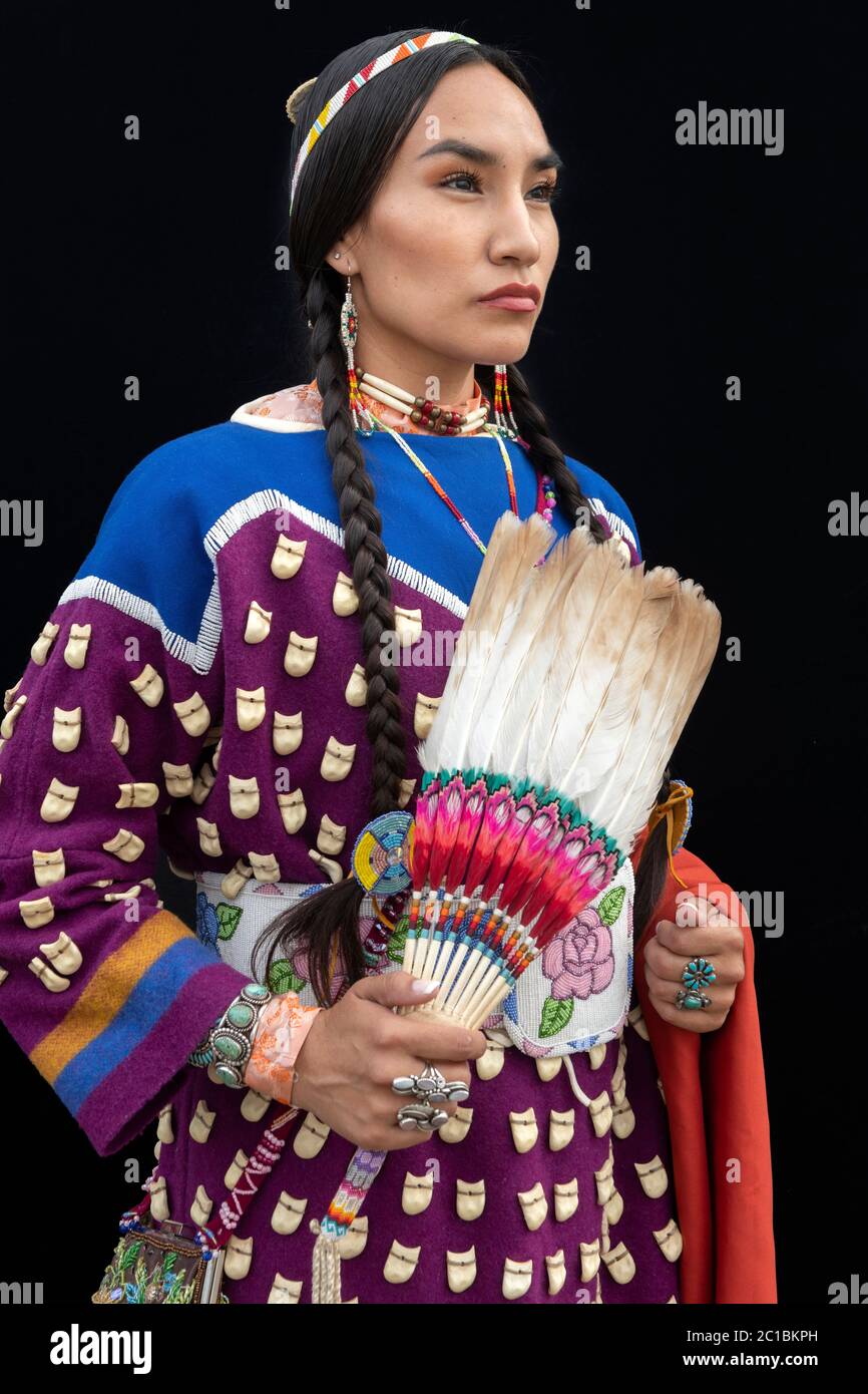 USA, Montana, Billings, Lakisha Flores, Crow Tribe MR 0635 il mio nome è Lakisha Flores, Alawusua Bia, anche conosciuto come Swedat Lodge Woman. Sono un orgoglioso di me Foto Stock