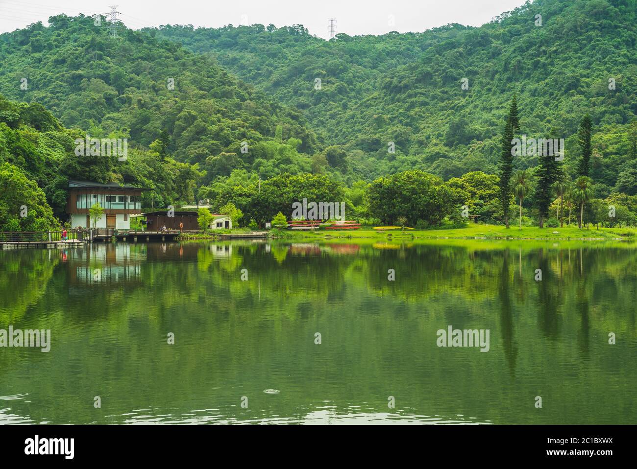 Scenario del lago Longtan, noto anche come lago Dapo, a Yilan, Taiwan Foto Stock
