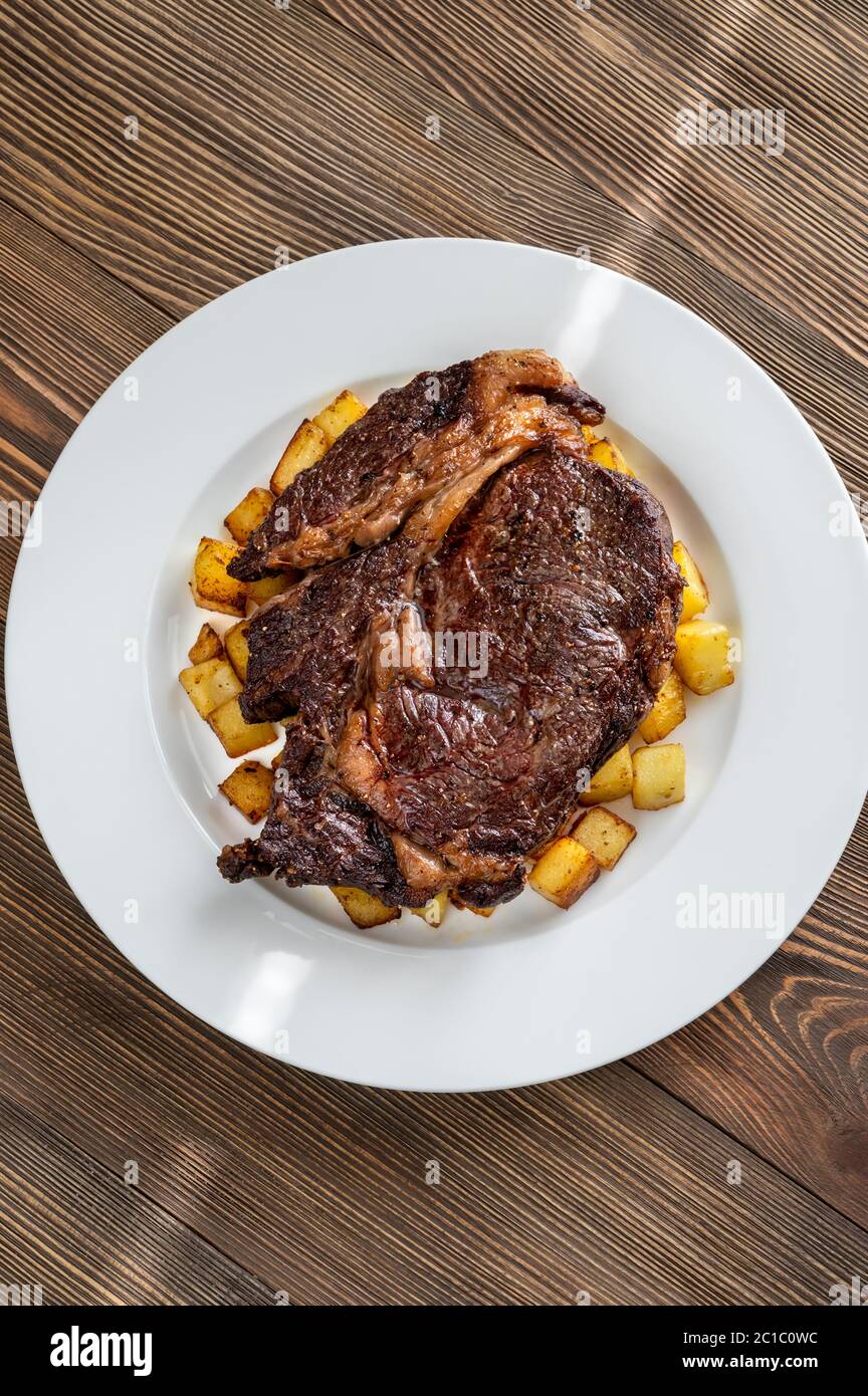 Costoletta con bistecca di patate fritte Foto Stock