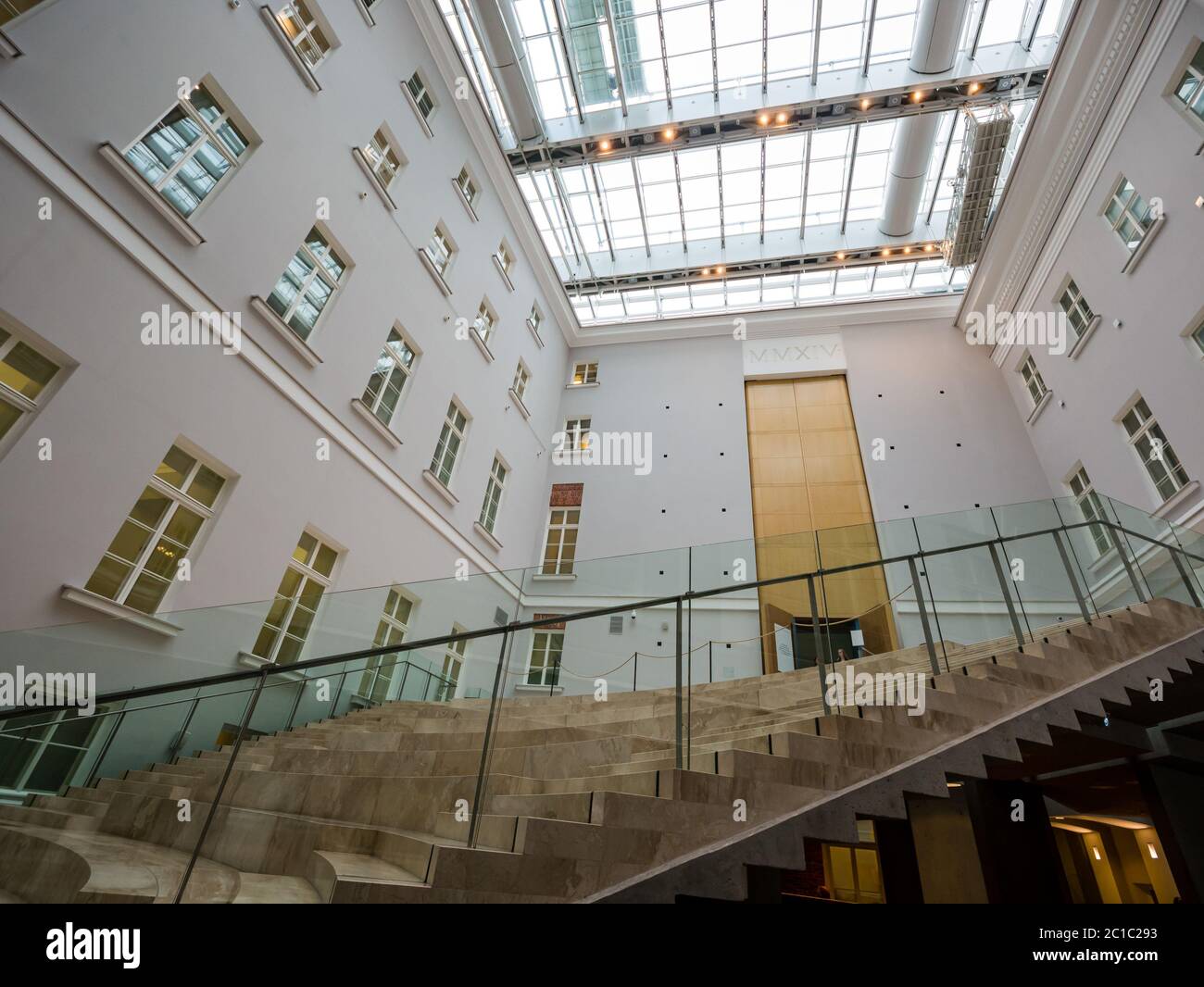 Nuova sala d'ingresso con soffitto in vetro, Museo dell'Hermitage, edificio del personale generale, San Pietroburgo, Russia Foto Stock