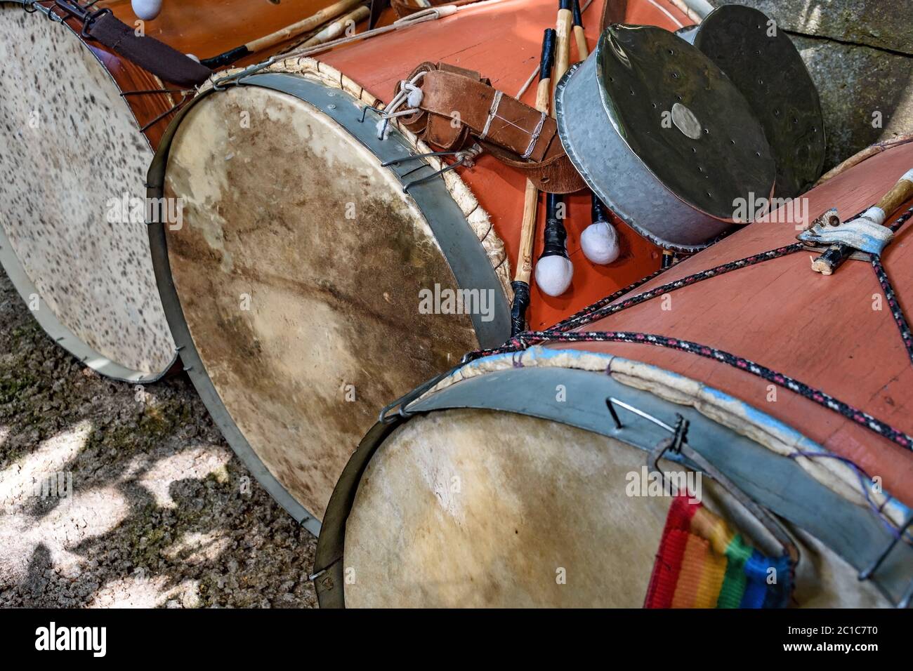Particolare di batteria etnica brasiliana Foto Stock