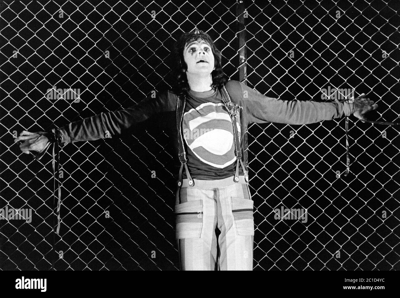 David Essex (Jesus) in GODSPELL at the Roundhouse, Londra NW1 10/11/1971 musica & testi: Stephen Schwartz ideato e originariamente diretto da John Michael Tebelak Set design: Ian Dow Costumi: Susan Tsu illuminazione: Joe Davis regista: Robert Cheeseman Foto Stock