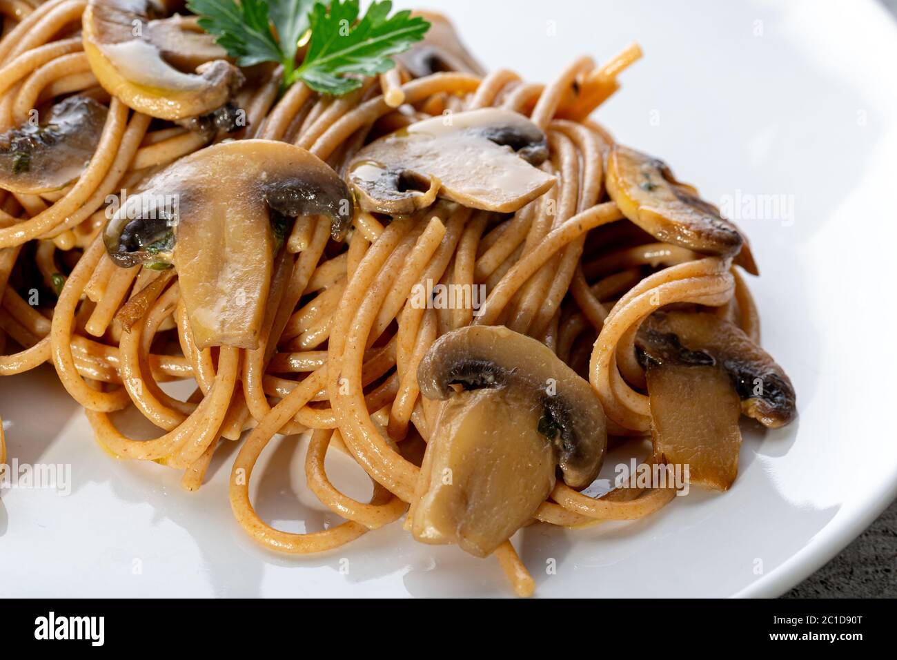 Spaghetti con funghi di cappignon Foto Stock
