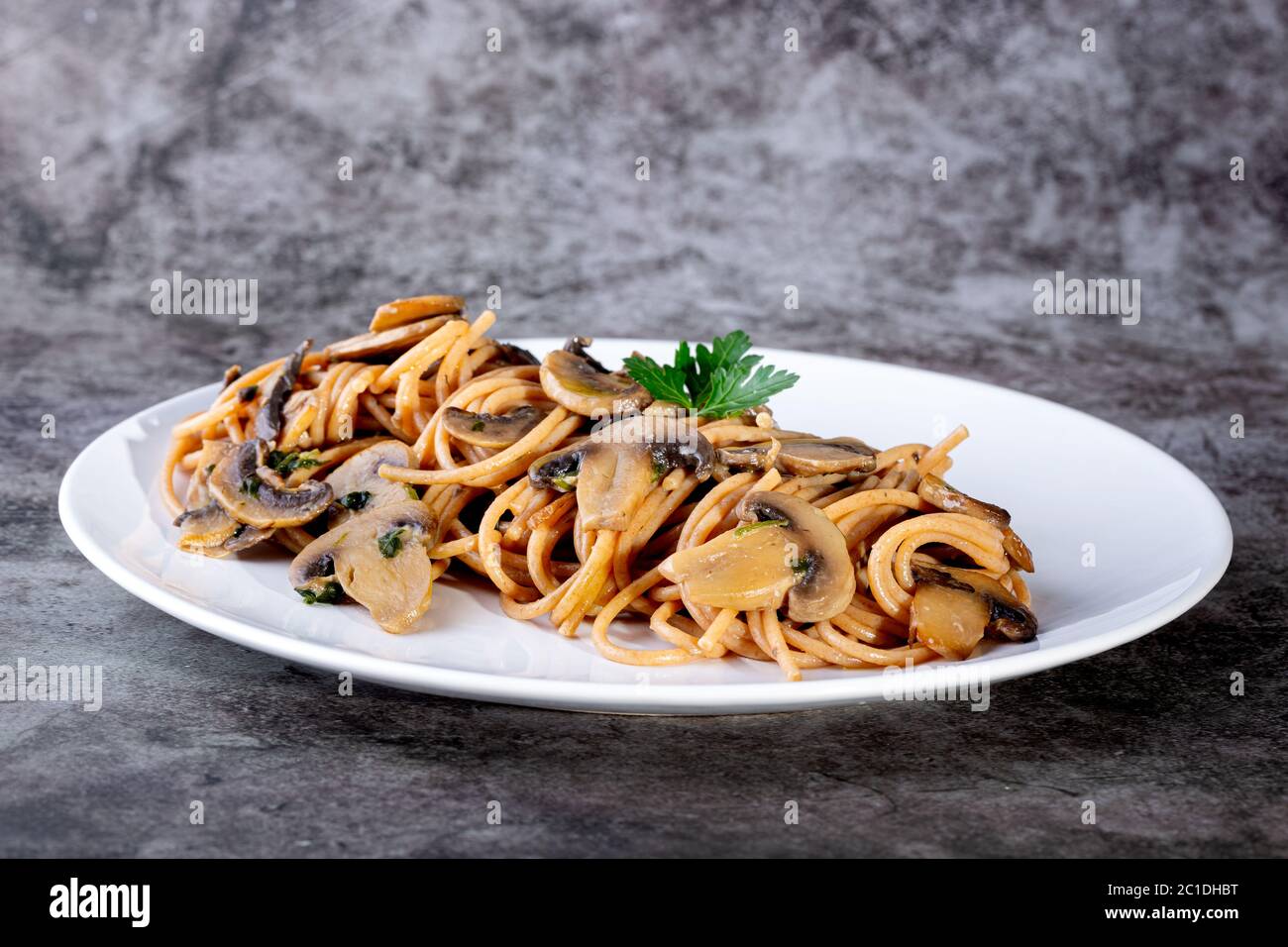 Spaghetti con funghi di cappignon Foto Stock