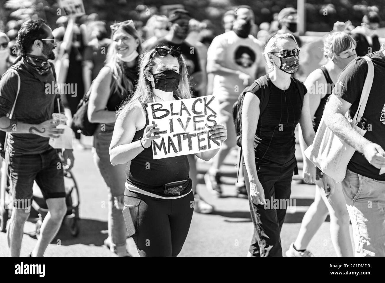 Manhattan, New York - 13 giugno 2020: Black Lives Matter i manifestanti pacifici esercitano il loro primo diritto di emendamento e si oppone alla brutalità della polizia. Foto Stock